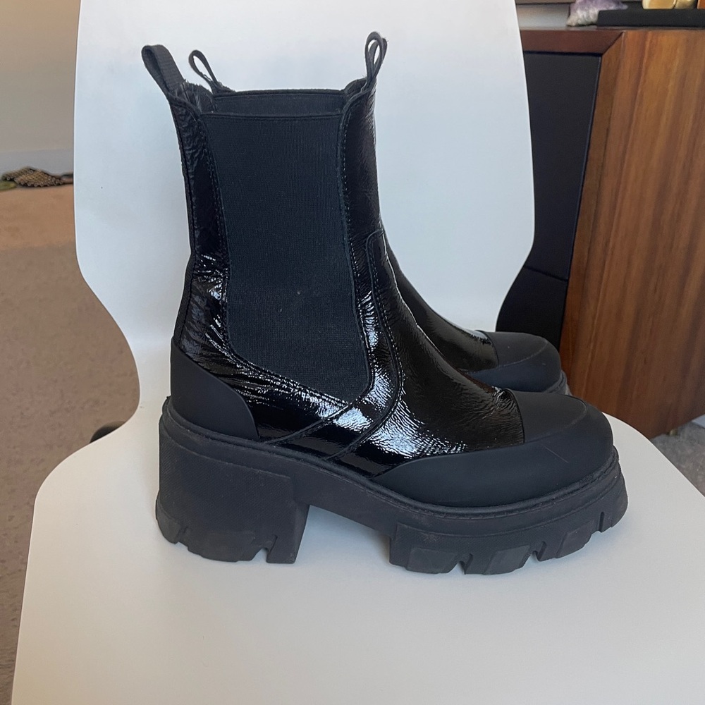 GANNI Cleated Heeled Chelsea Boots – Size 40 – Black